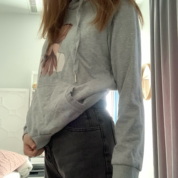 grey girl with bun design sweater - Picture 4 of 5